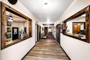 Lobby - Americas Best Value Inn Marquette (Marquette)