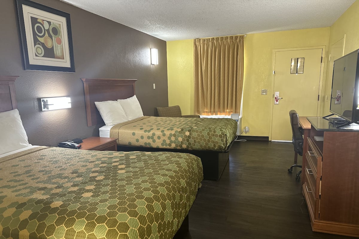 In-room safe, desk, iron/ironing board, free WiFi