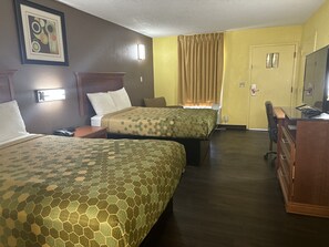 In-room safe, desk, iron/ironing board, free WiFi - Econo Lodge Picayune (Picayune)