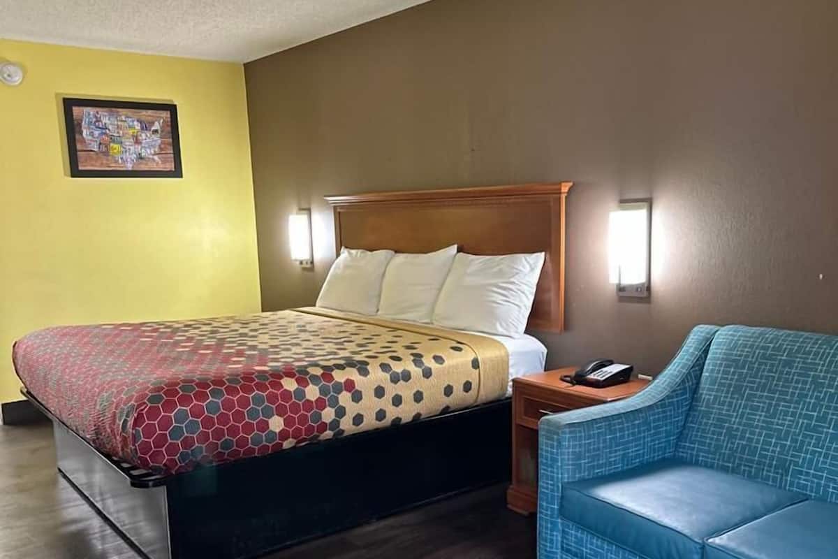 Room, 1 King Bed, Accessible, Non Smoking | In-room safe, desk, iron/ironing board, free WiFi