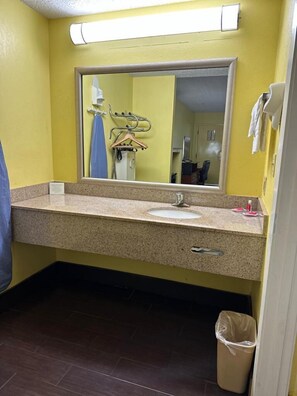 Room, 1 King Bed, Accessible, Non Smoking | Bathroom | Combined shower/bathtub, deep-soaking bathtub, hair dryer, towels