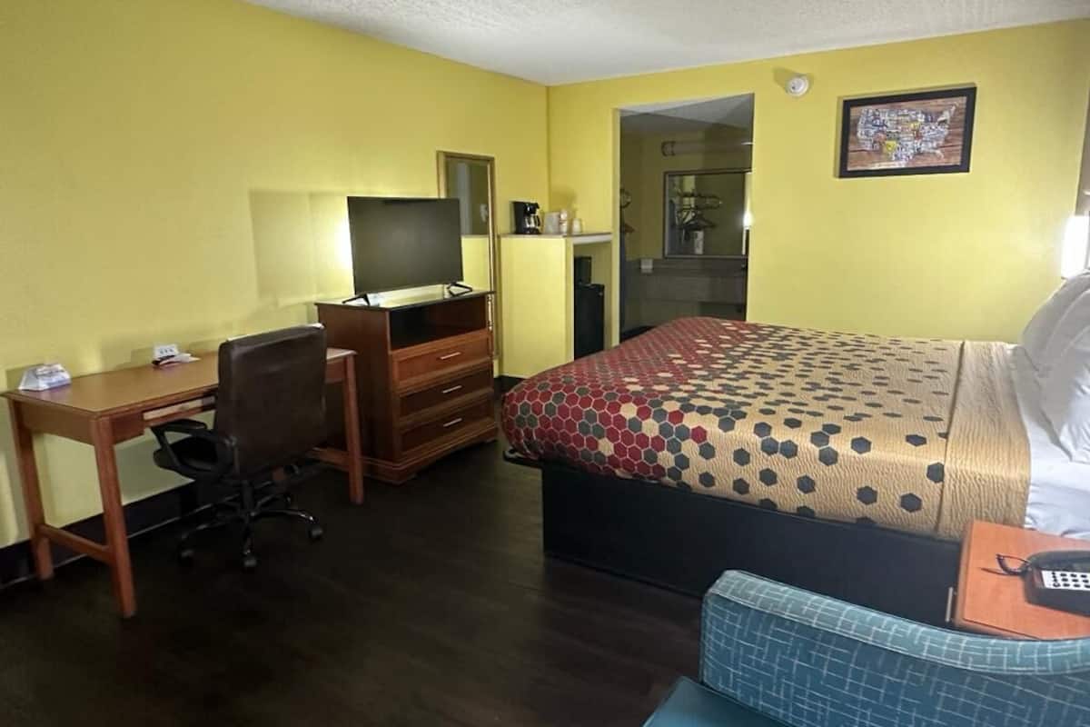 In-room safe, desk, iron/ironing board, free WiFi