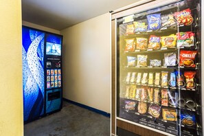A vending machine with snacks and a game machine. - Econo Lodge Picayune (Picayune)