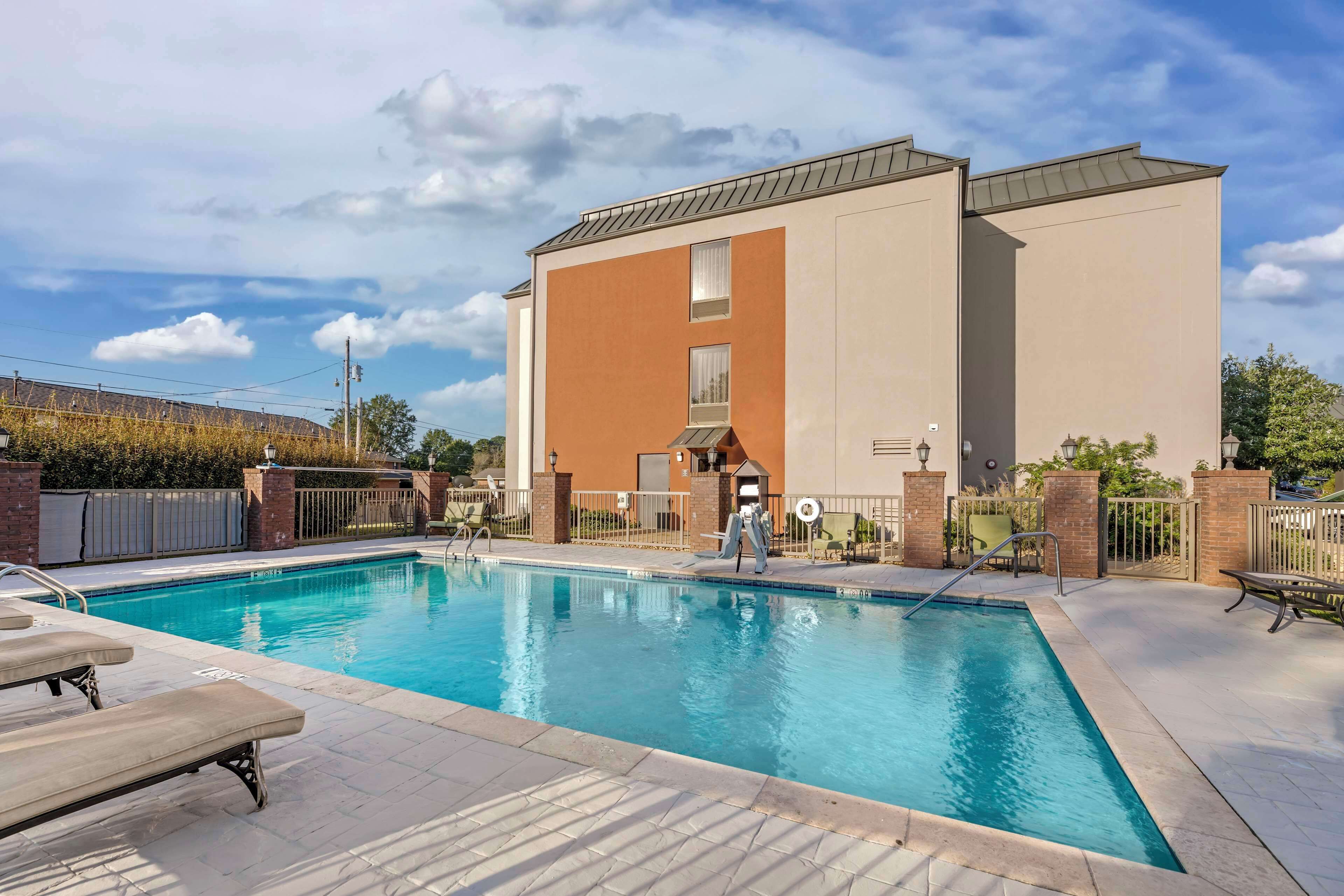 outdoor pool, pool loungers