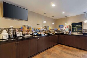 Free daily buffet breakfast  - Best Western New Albany (New Albany)