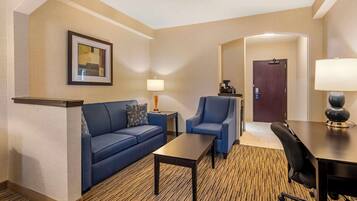 Suite, 1 King Bed, Non Smoking, Kitchenette (with Sofabed) | Private kitchenette