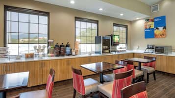 Sudah termasuk sarapan prasmanan setiap hari