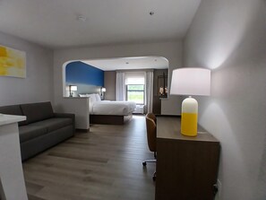 Executive Suite, 1 King Bed with Sofa Bed, Ground Floor | Premium bedding, pillowtop beds, desk, laptop workspace