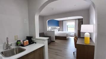 Executive Suite, 1 King Bed with Sofa Bed, Ground Floor | Premium bedding, pillowtop beds, desk, laptop workspace