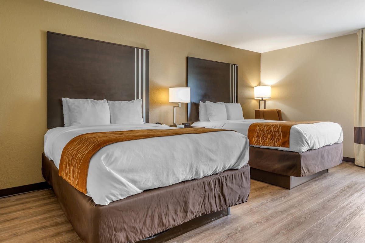 Standard 2 Queen (2nd Floor) | Premium bedding, pillowtop beds, desk, laptop workspace