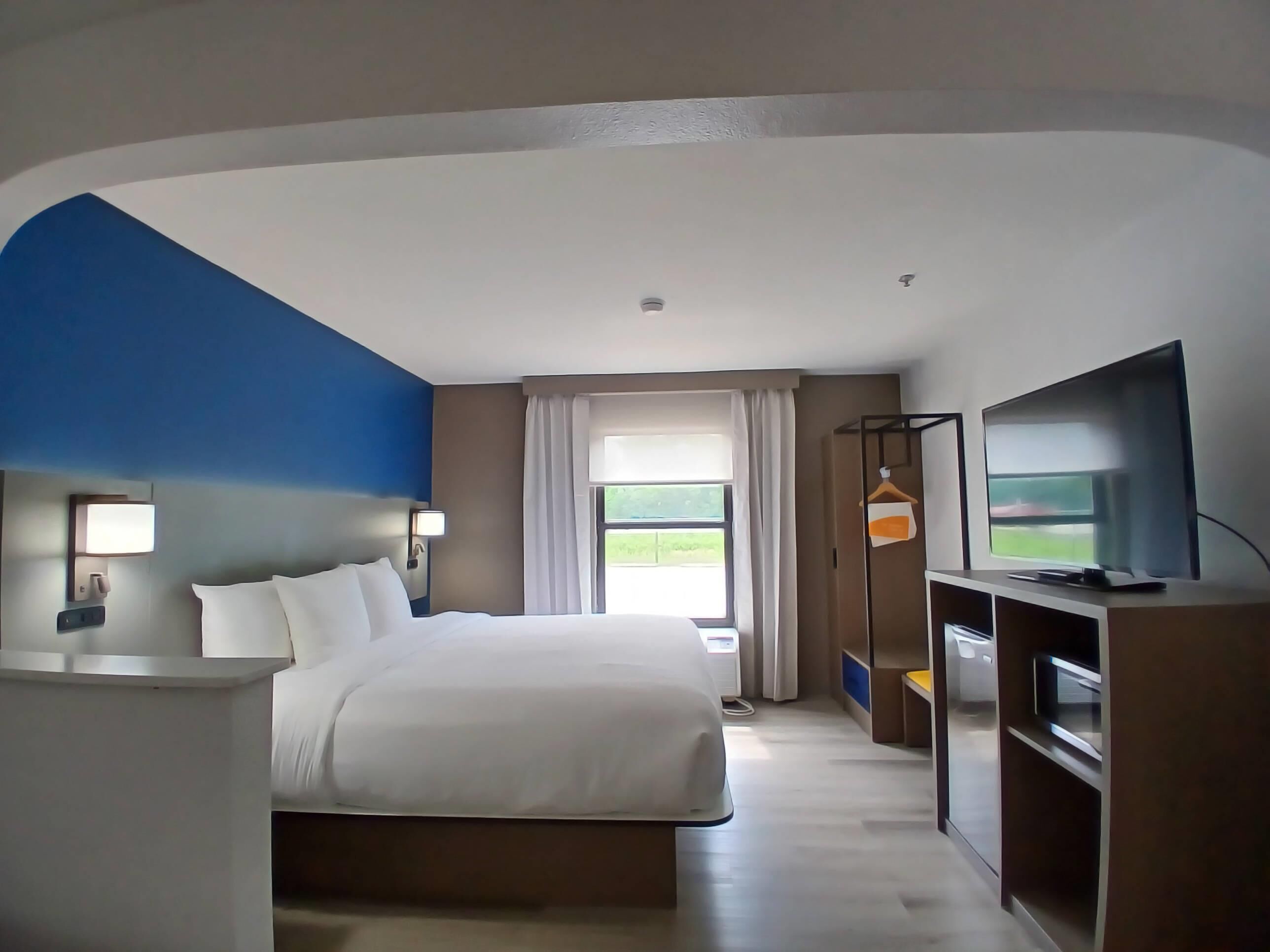 Luxe kamer, 1 kingsize bed met slaapbank, op benedenverdieping | Luxe beddengoed, pillowtop-bedden, een bureau, een laptopwerkplek