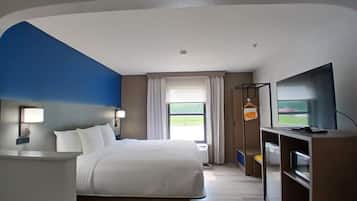 Kamar Mewah, 1 Tempat Tidur King dengan tempat tidur Sofa, lantai dasar | 1 kamar tidur, seprai premium, bantalan ekstra lembut, dan meja kerja