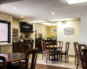 Free daily buffet breakfast - Sleep Inn Florence North (Florence)