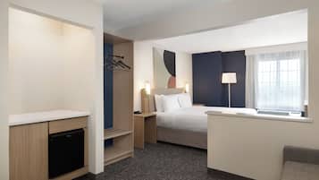 Room, 1 King Bed with Sofa bed | Free WiFi, bed sheets