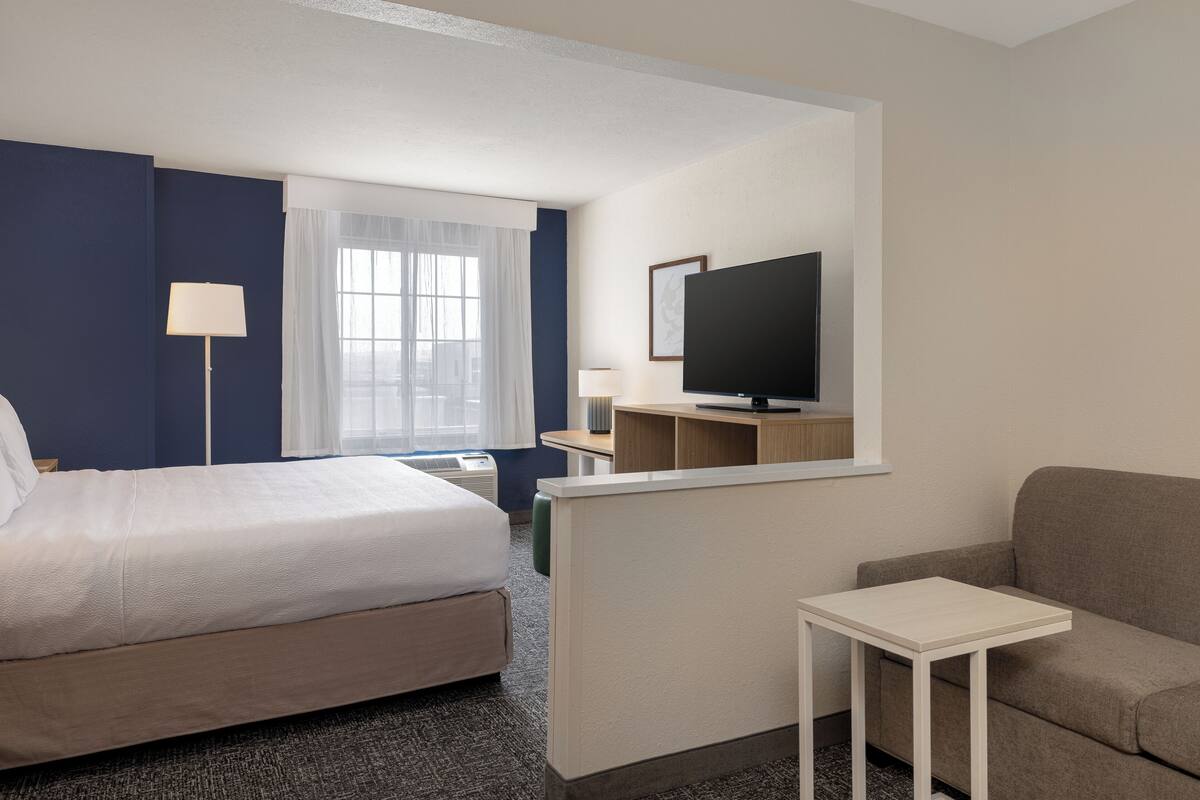 Room, 1 King Bed with Sofa bed | Free WiFi, bed sheets