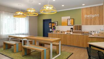Free daily continental breakfast