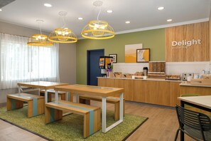 Free daily continental breakfast