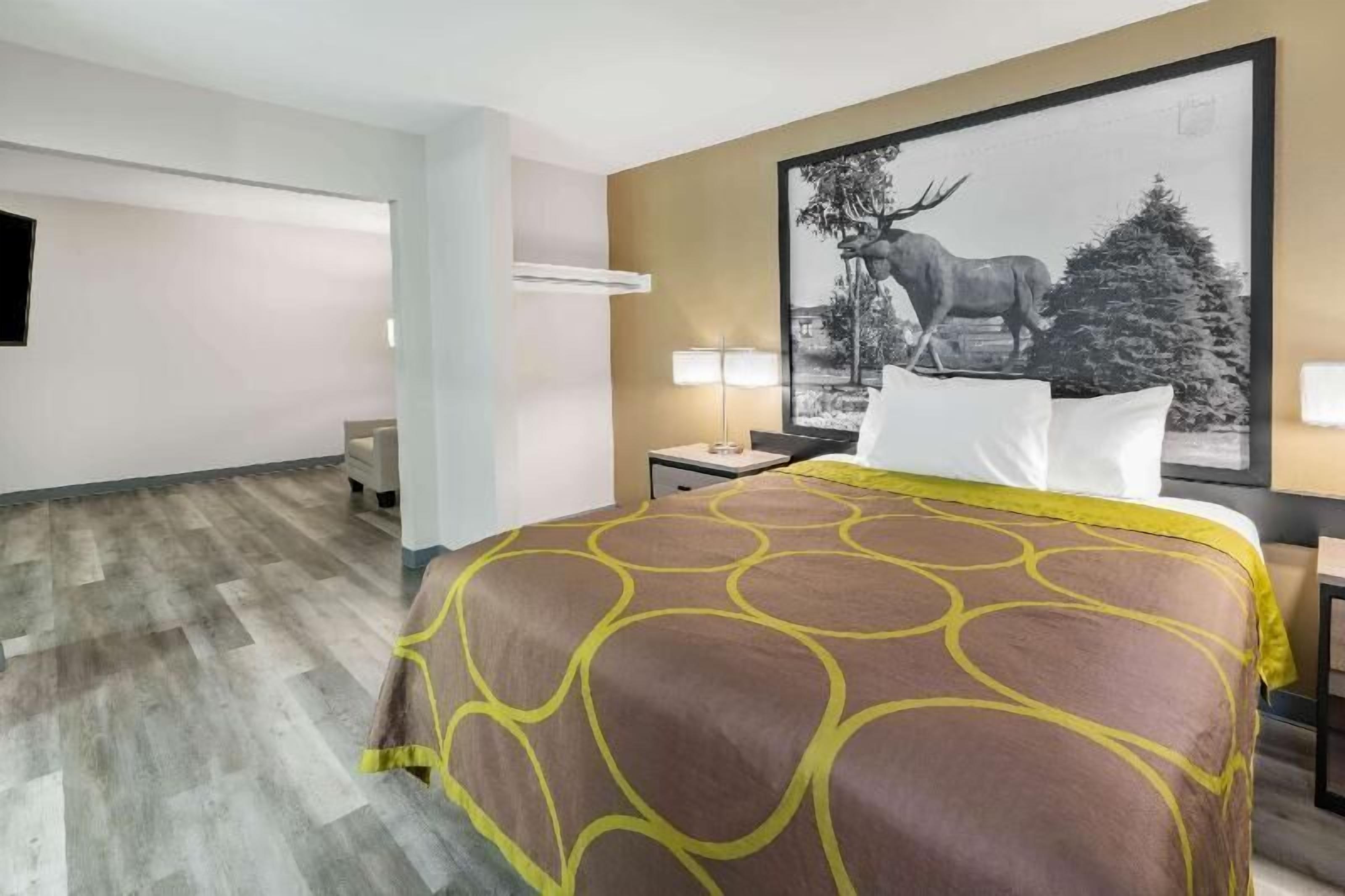 Laptop workspace, blackout curtains, iron/ironing board, free WiFi