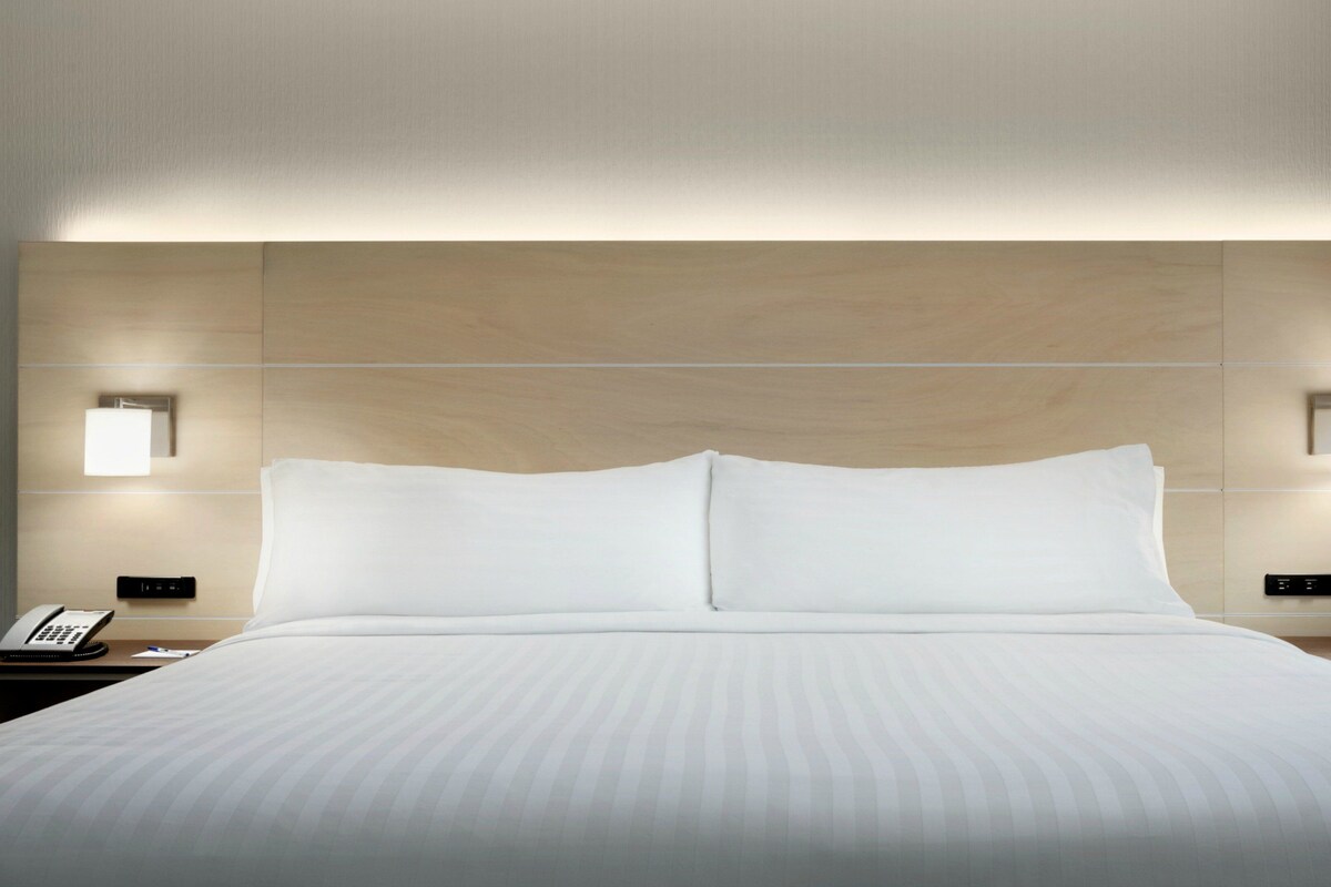In-room safe, desk, laptop workspace, blackout drapes