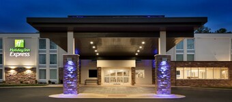 Holiday Inn Express Williamsbrg Busch Gardens Area by IHG