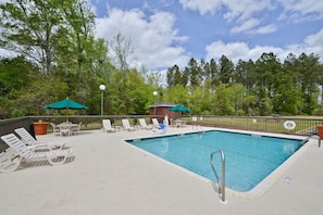 Outdoor pool, open 9 AM to 9:30 PM, pool loungers