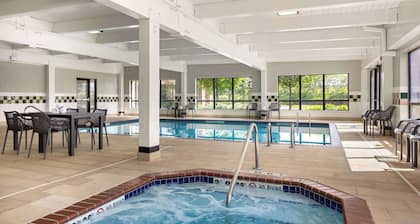 Hampton Inn Minneapolis NW Maple Grove