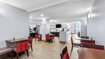 Petit déjeuner buffet compris tous les jours