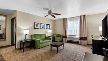 Sviitti, 1 suuri parisänky ja vuodesohva, tupakointi kielletty | 1 makuuhuone, ylelliset vuodevaatteet