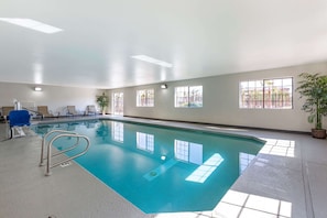 Indoor pool, pool loungers