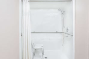 Combined shower/bathtub, free toiletries, hair dryer, towels - Super 8 by Wyndham El Dorado (El Dorado)