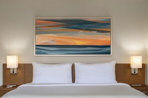 Premium bedding, in-room safe, blackout drapes, iron/ironing board - Courtyard by Marriott - Naples (Naples)