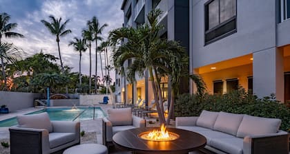 Courtyard by Marriott - Naples
