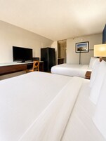 2 Full Beds, Non Smoking Kitchenette | Desk, WiFi (free), bed sheets