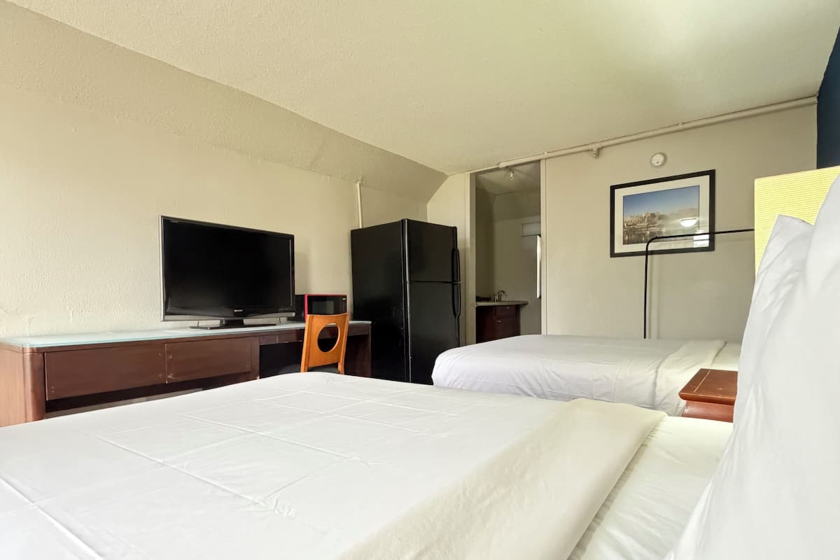 Skrivebord, wi-fi (inkludert) og sengetøy