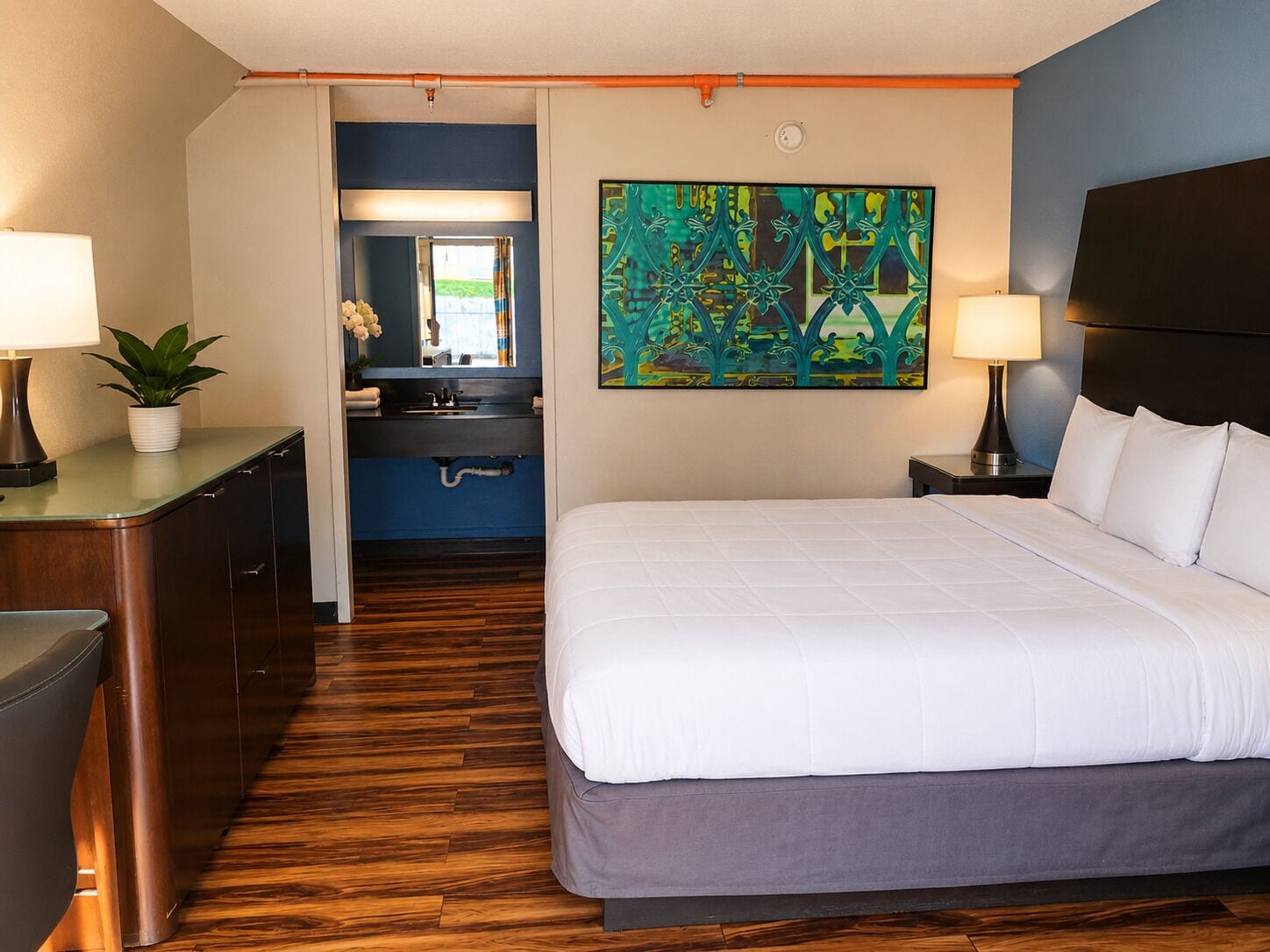Desk, free WiFi, bed sheets