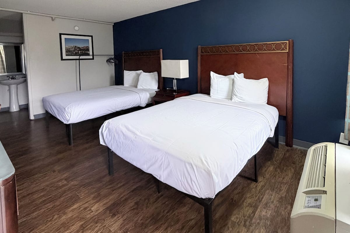 Skrivebord, wi-fi (inkludert) og sengetøy