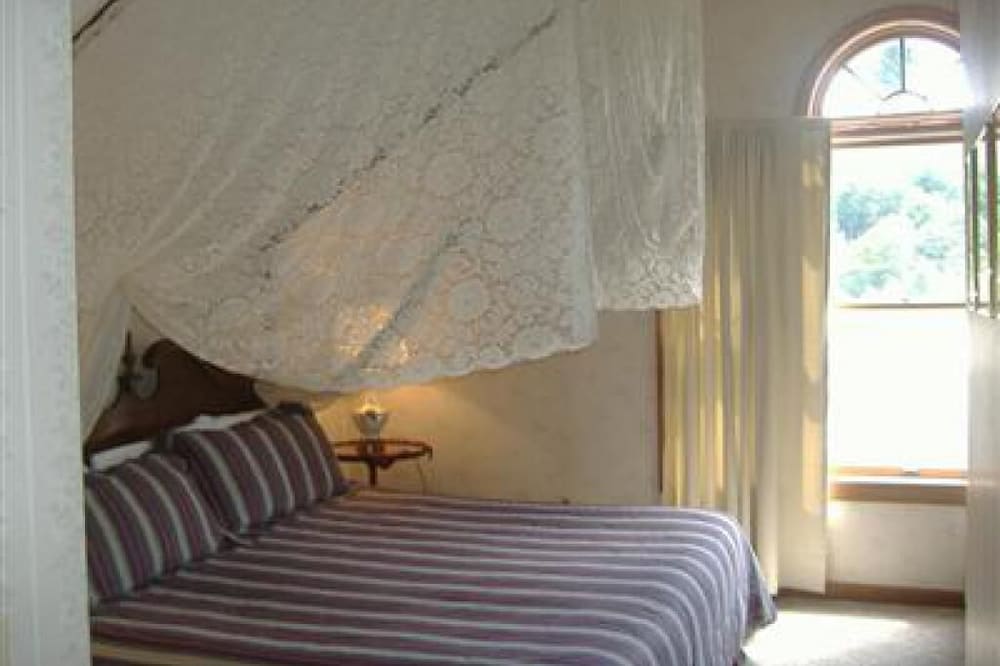 Sturbridge Country Inn