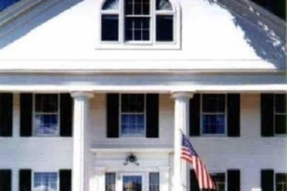 Sturbridge Country Inn