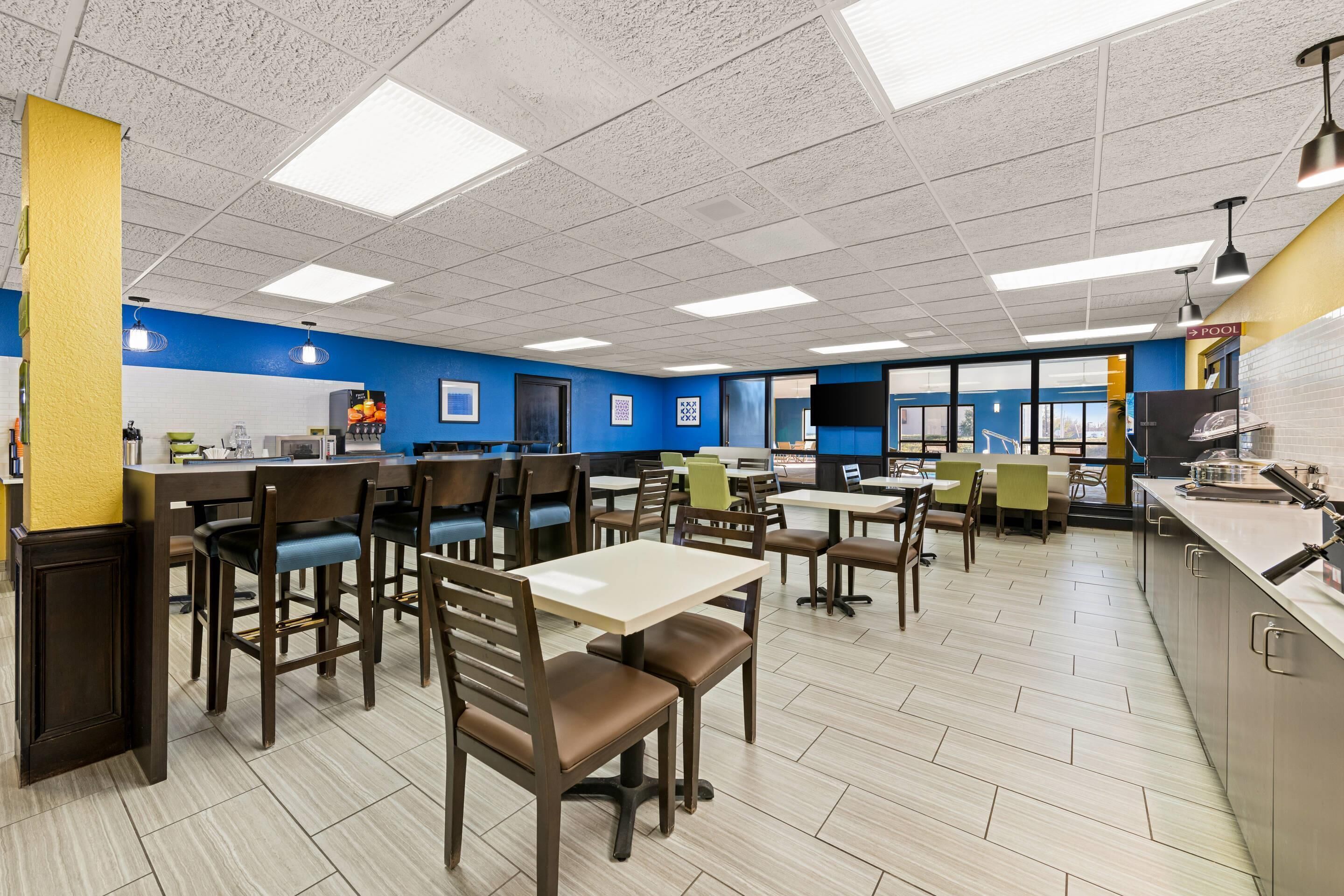 Free buffet breakfast 