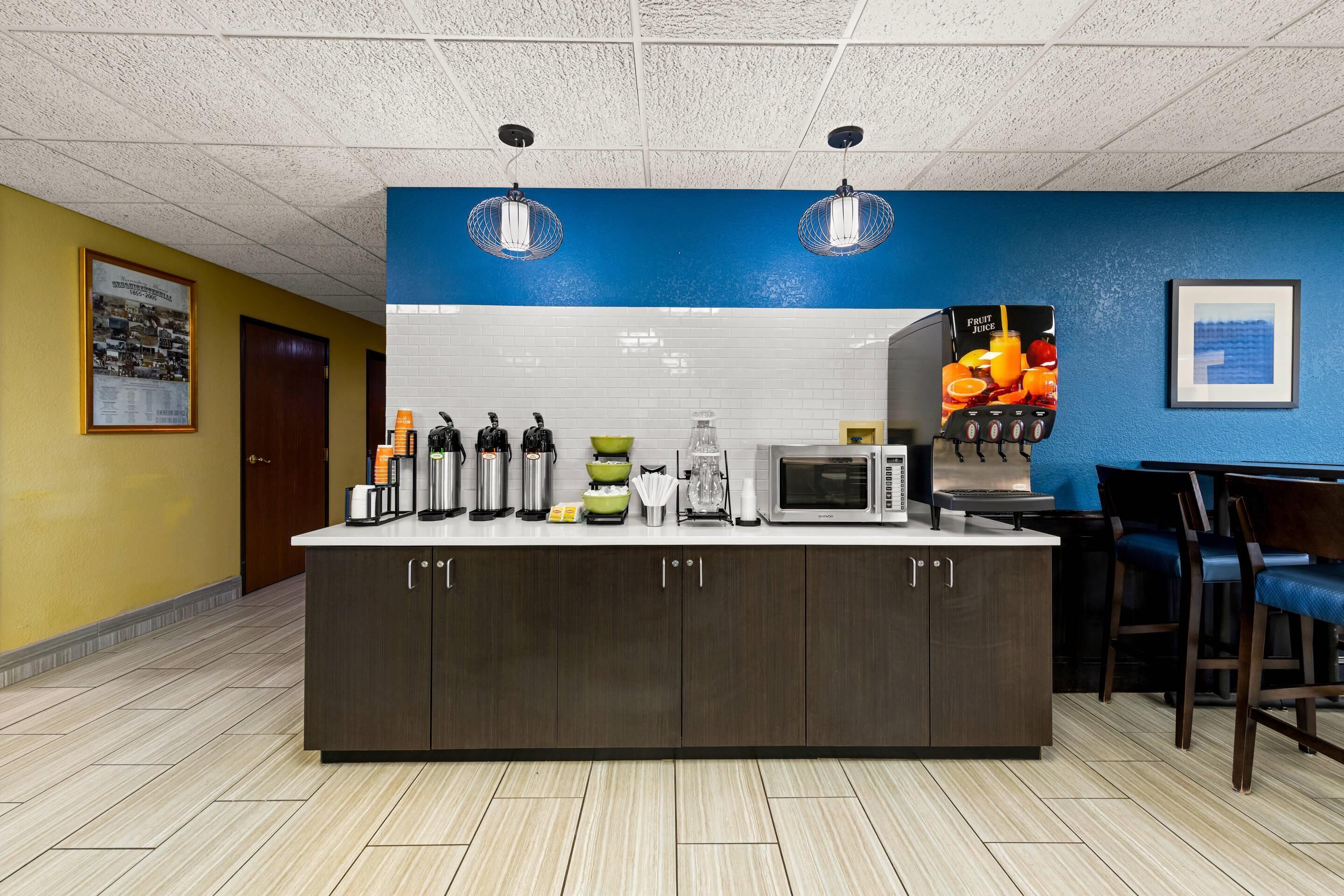 free buffet breakfast