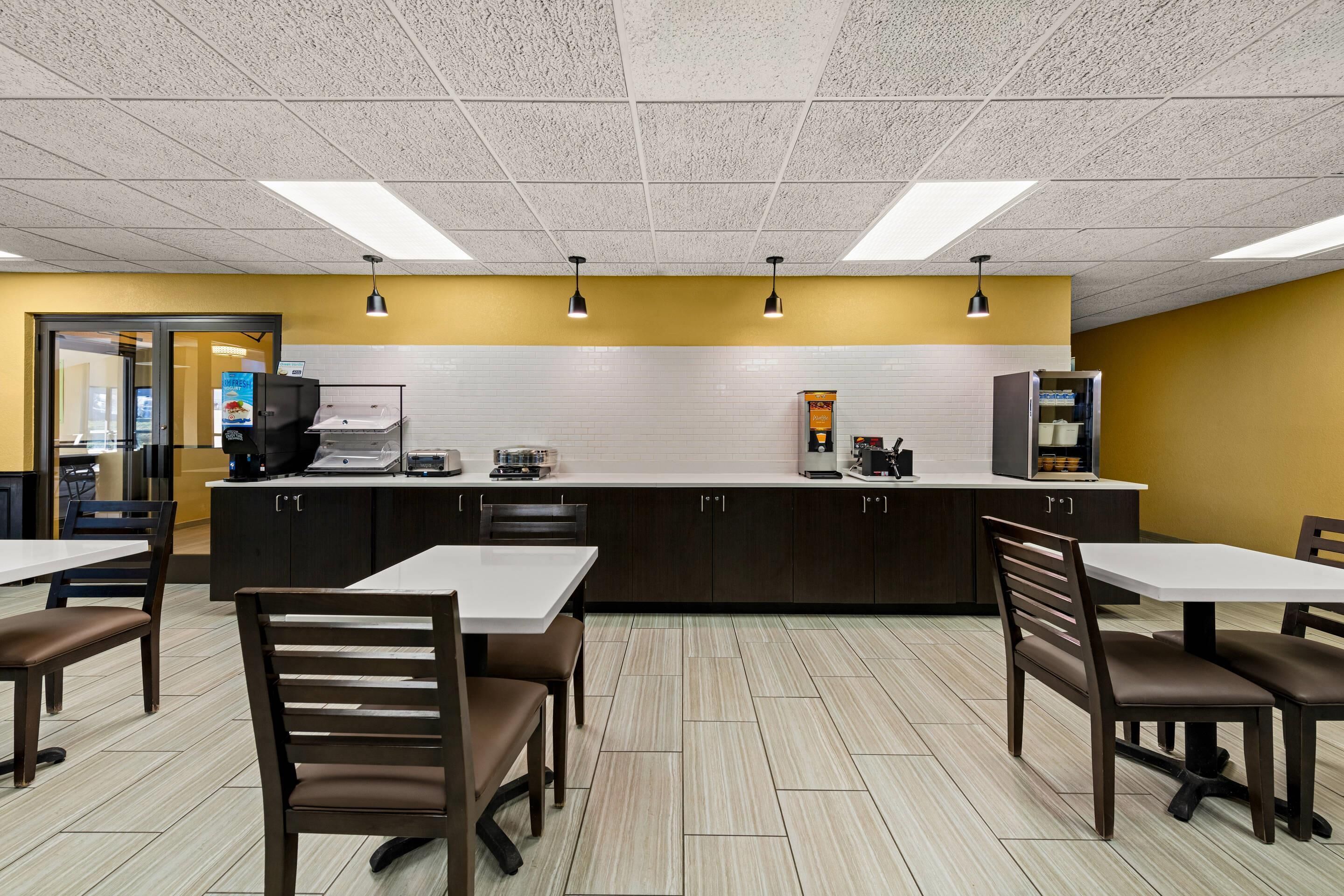 free buffet breakfast