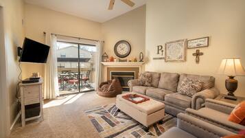 Deluxe Condo, 3 Bedrooms (2/3 Bath - Loft)