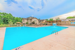 Indoor pool, 2 outdoor pools, sun loungers