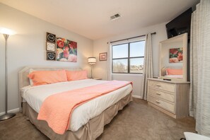 Individually decorated, individually furnished, iron/ironing board - Pointe Royale Condominium Resort & Golf Course (Branson)