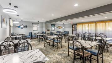 Tägliches inbegriffenes großes Frühstück