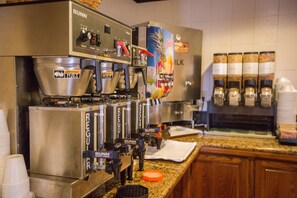 Free daily full breakfast  - Quality Inn Branson On the Strip (Branson)