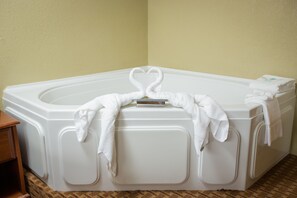 Suite, 1 King Bed, Non Smoking | Down duvets, desk, blackout curtains, iron/ironing board - Quality Inn Branson On the Strip (Branson)