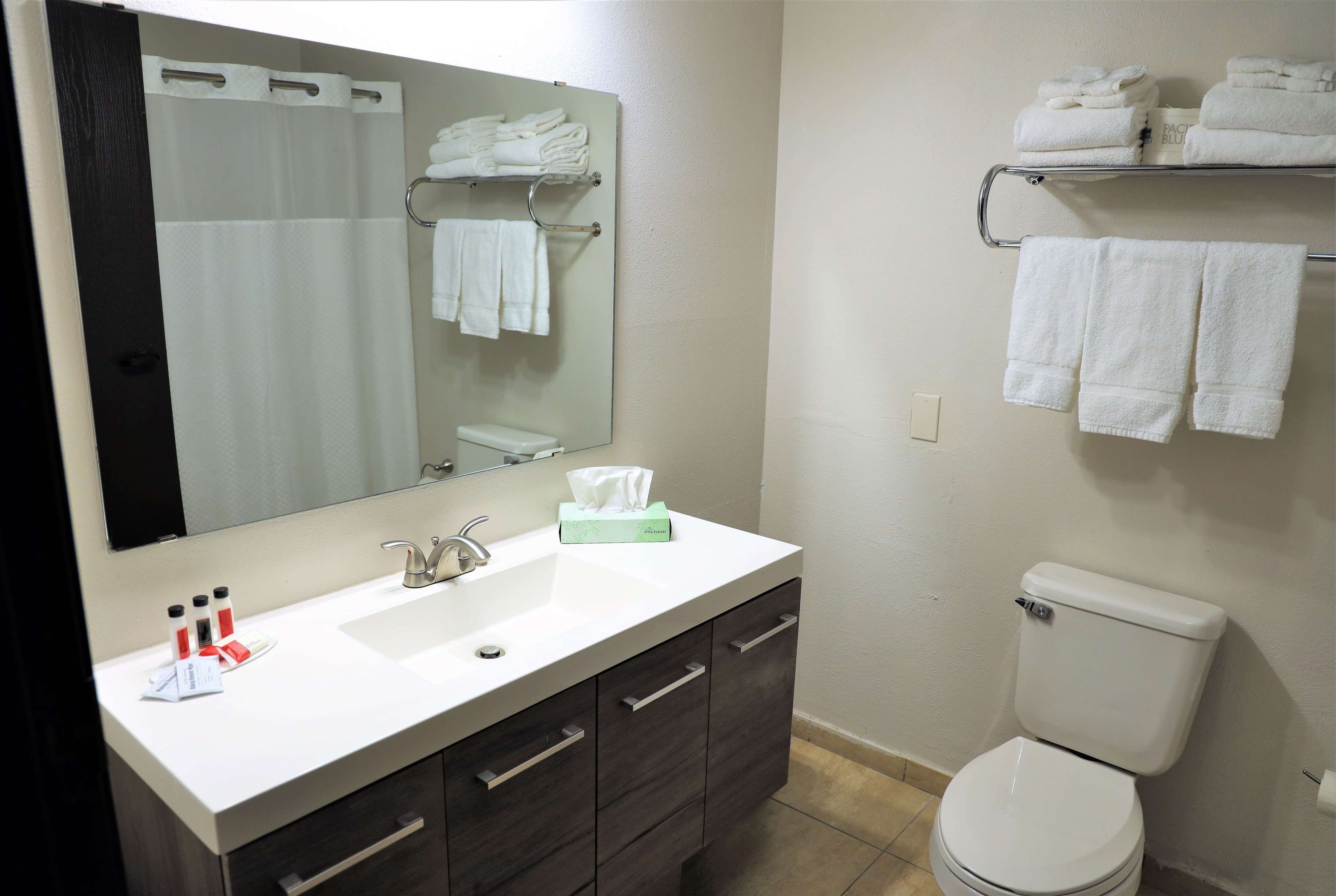 room, 2 queen beds, non smoking | bathroom | combined shower/bathtub, free toiletries, hair dryer, towels