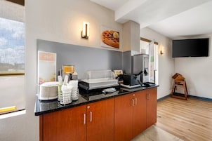 Café da manhã com buffet grátis todos os dias
