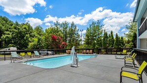 Seasonal outdoor pool - Quality Inn Battleboro - Rocky Mount (Battleboro)